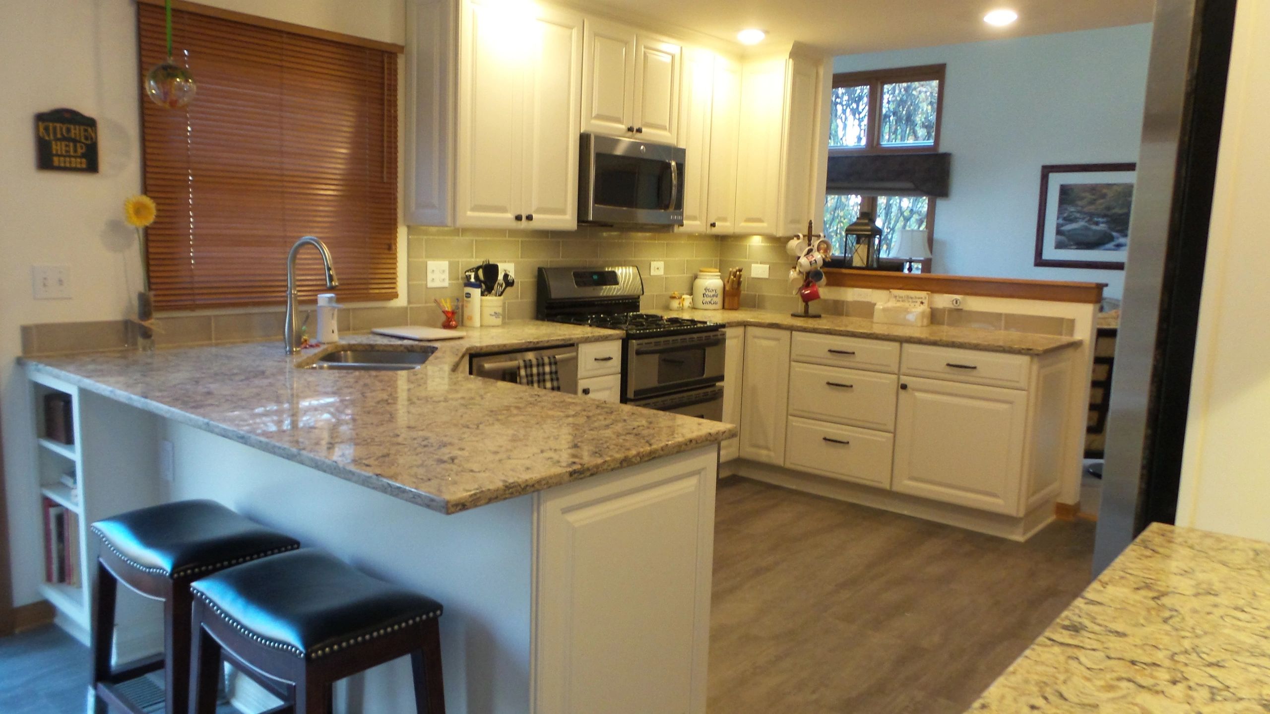 Nelson kitchen breakfast bar